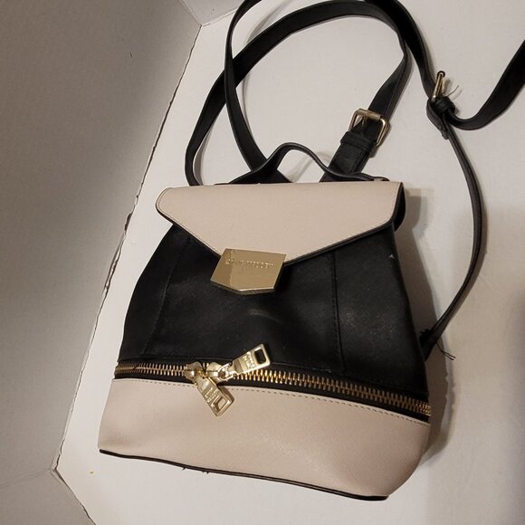 Steve Madden Backpack Purse Black and Cream inside pockets Bag - Picture 12 of 14